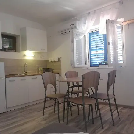 Apartment Lucija Solaris