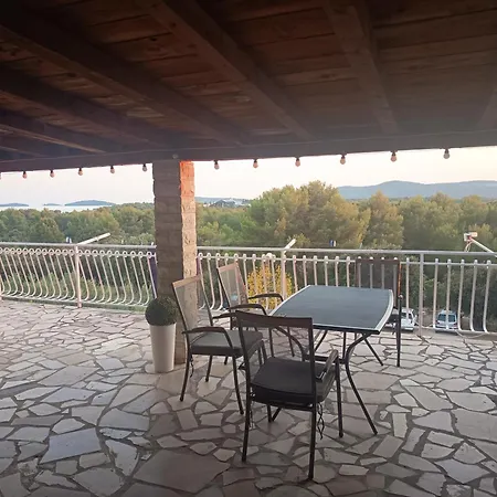 Lucija Solaris *
